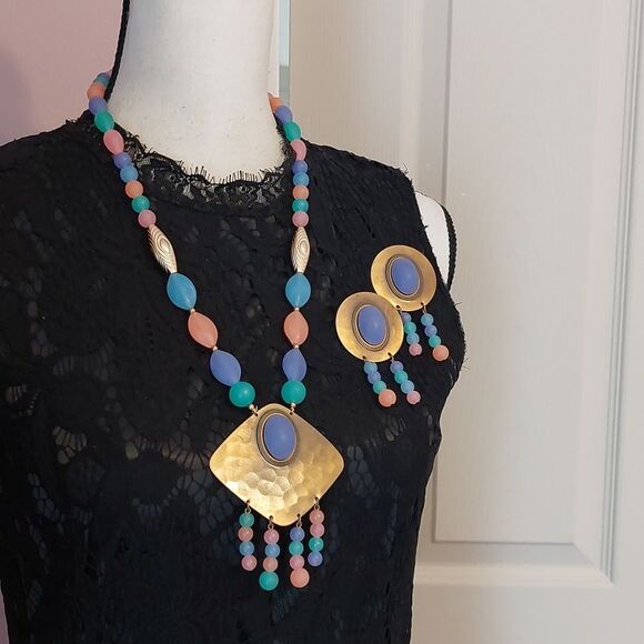 Fabulous Vintage Runway Necklace Earrings Set Pastel Beads Hammered Brass - Picture 3 of 7